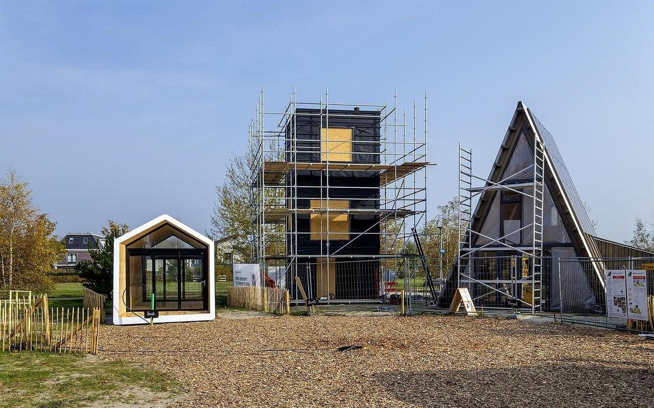 De bouw van kleinere huizen, met een focus op duurzaamheid en energieneutraliteit, biedt juist kansen aan doelgroepen als jongeren en ouderen, die met minder toe kunnen (of willen). De bouw van kleinere huizen, met een focus op duurzaamheid en energieneutraliteit, biedt juist kansen aan doelgroepen als jongeren en ouderen, die met minder toe kunnen (of willen).