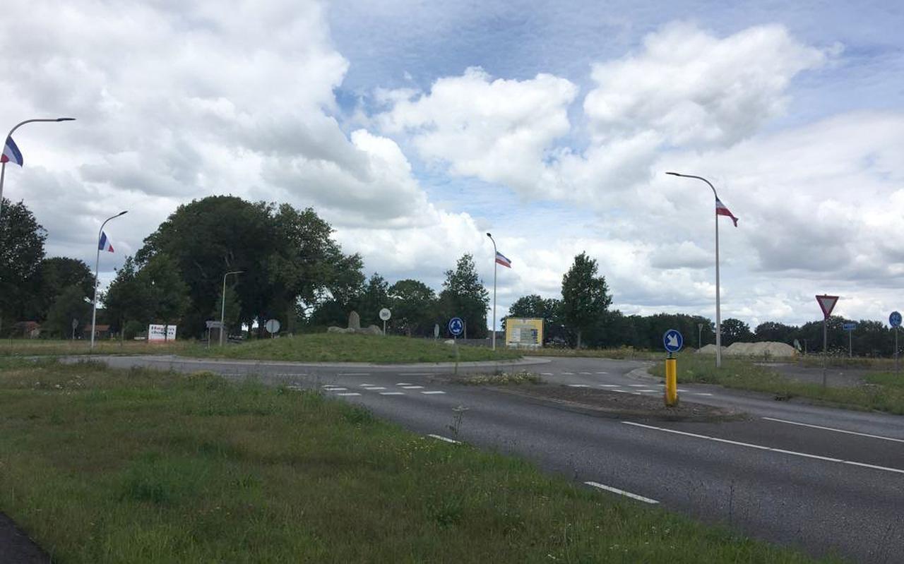 Omgekeerde vlaggen langs de Meppelerweg.