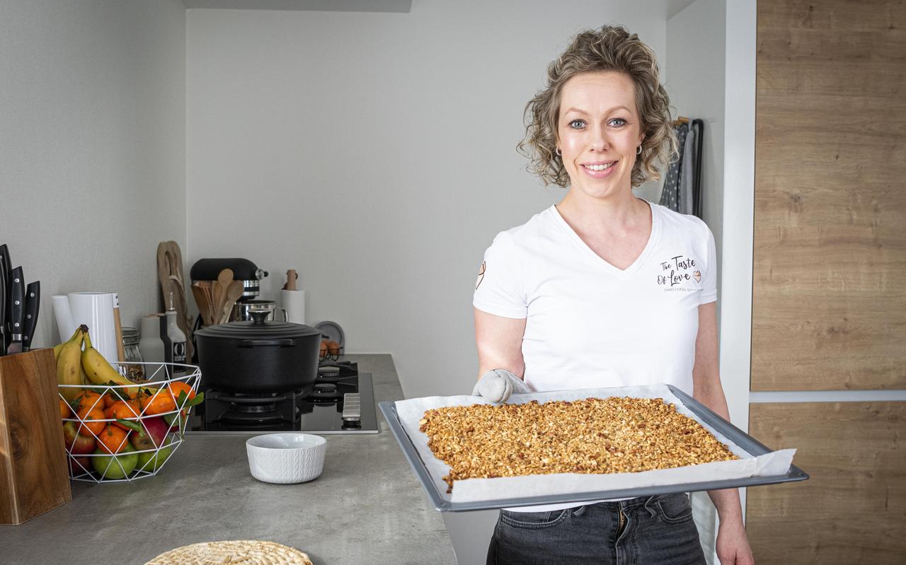 Grietje Bakker in haar kookstudio aan huis. Grietje Bakker in haar kookstudio aan huis.