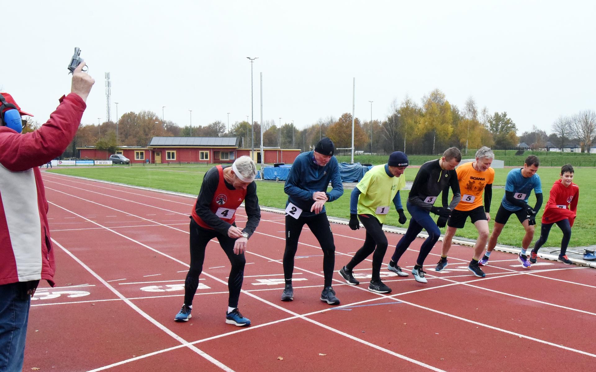 De deelnemers gaan op de Oerthebaan van start voor de eerste coopertest van het seizoen.