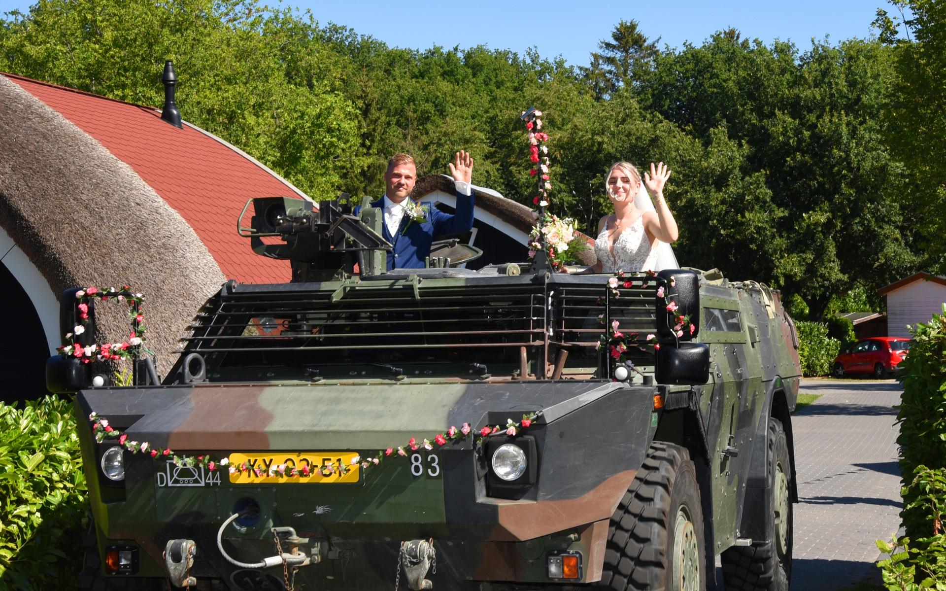 In pantserwagen richting het ja-woord - Steenwijker Courant