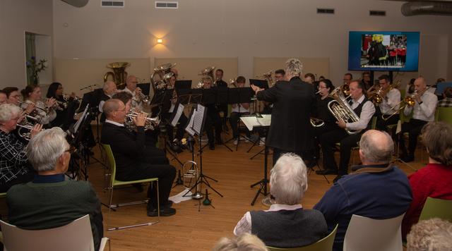 Jubilarissen in het zonnetje gezet tijdens voorjaarsconcert Woldklank