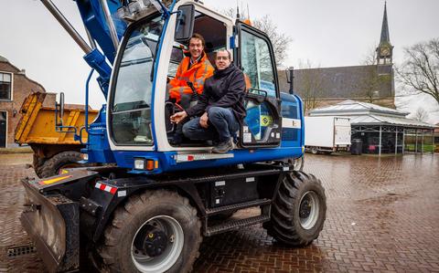 Wethouder Melvin Smit en Jurgen Raafs van Plaatselijk Belang Oldemarkt.