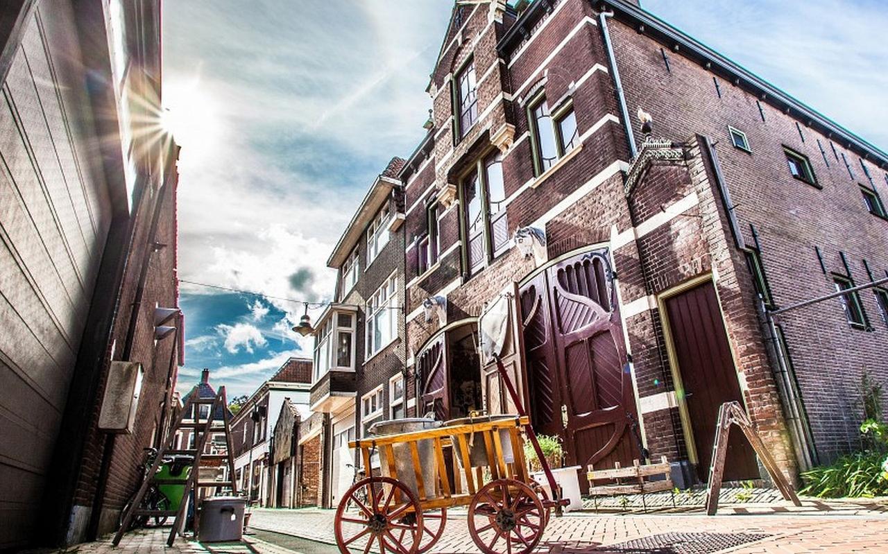De Spijkervetstallen. De centrale locatie voor het Stadsmuseum Steenwijk, het Kermis- en Circusmuseum en het Hildo Kropmuseum met ruimte voor de Historische Vereniging Steenwijk e.o. en Galerie Steenwijk. De Spijkervetstallen. De centrale locatie voor het Stadsmuseum Steenwijk, het Kermis- en Circusmuseum en het Hildo Kropmuseum met ruimte voor de Historische Vereniging Steenwijk e.o. en Galerie Steenwijk.