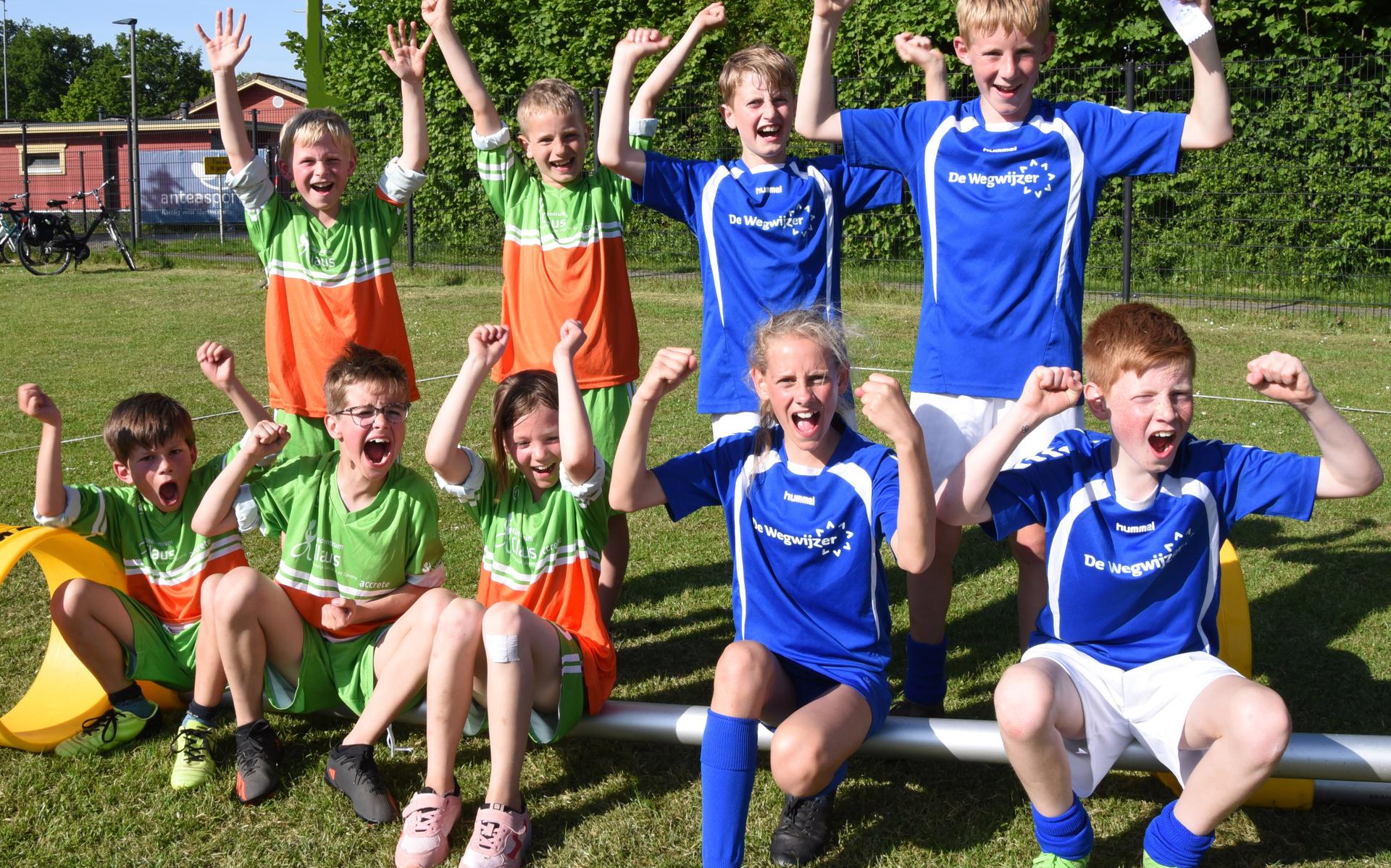 De kinderen van Wegwijzer 2 en Clausschool 2 zijn winnaars van het schoolkorfbaltoernooi bij Noveas.