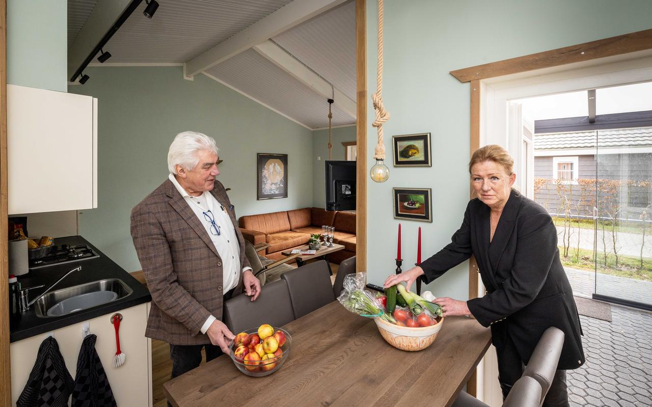 Goos en Yolanda van Putten en hun stichting KiDiNo zijn nog dagelijks bezig voor de Oekraïense vluchtelingen. Goos en Yolanda van Putten en hun stichting KiDiNo zijn nog dagelijks bezig voor de Oekraïense vluchtelingen.