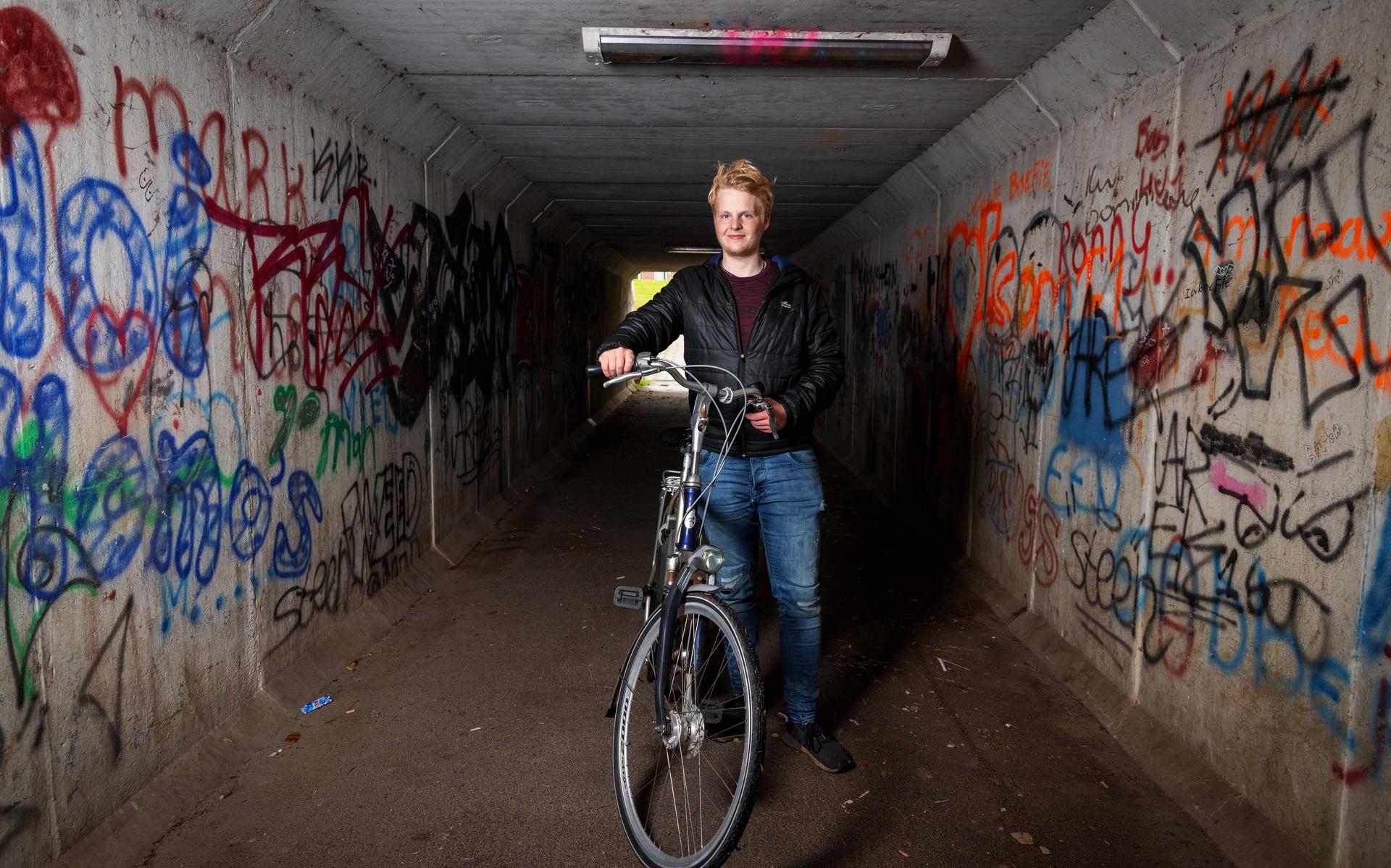 Jeroen Hoolsema heeft een ontwerpwedstrijd gewonnen om de verpauperde fietstunnel op te knappen.