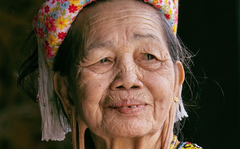 Vrouw uit het Dayak-volk. 