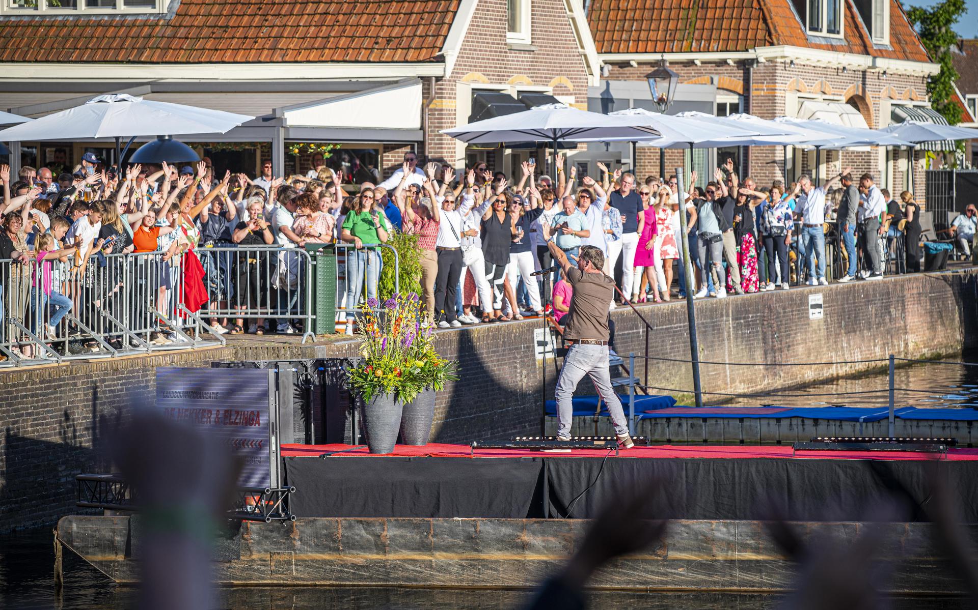 In de havenkolk in Blokzijl werd vorig jaar volop gefeest op de muziek van Jeroen van der Boom. 