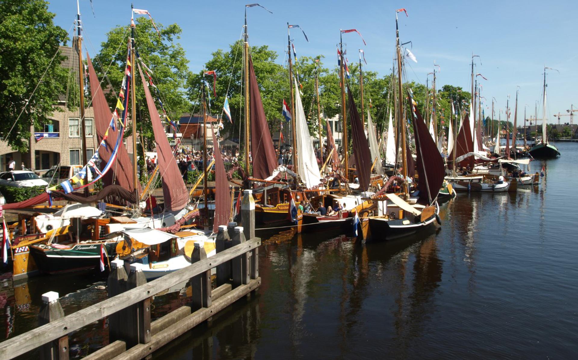 Woensdagmiddag 17 mei varen de deelnemende schepen Zwartsluis binnen. 