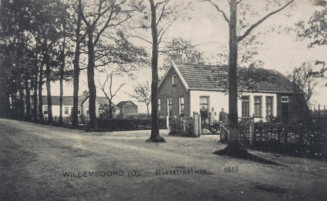 Beeld uit het verleden: de Rijksstraatweg in Willemsoord