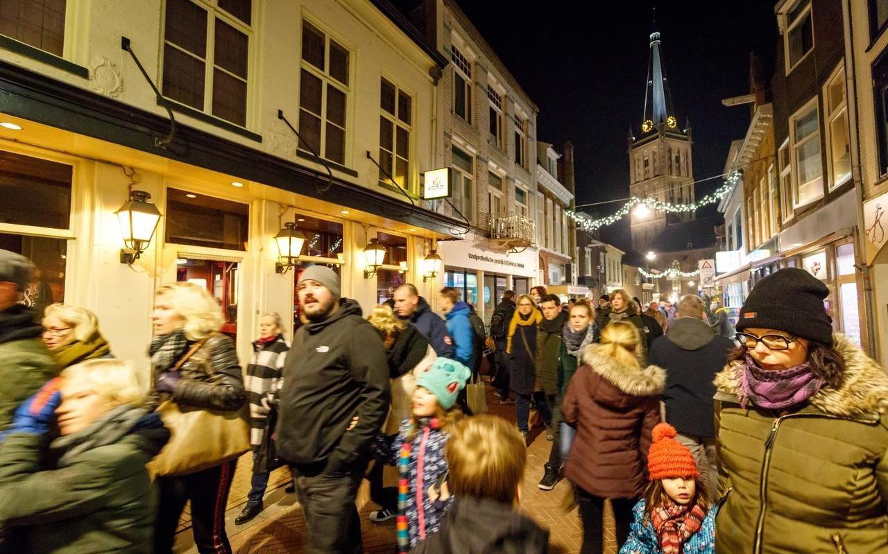 Vanaf het weekend dat Sinterklaas aankomt op 12 november is er tot het eind van het jaar iedere zaterdag en tijdens koopzondagen muziek en entertainment in de stad. Met als hoogtepunt op zaterdag 10 december. Dan is de speciale editie van Kerst in Steenwijk.