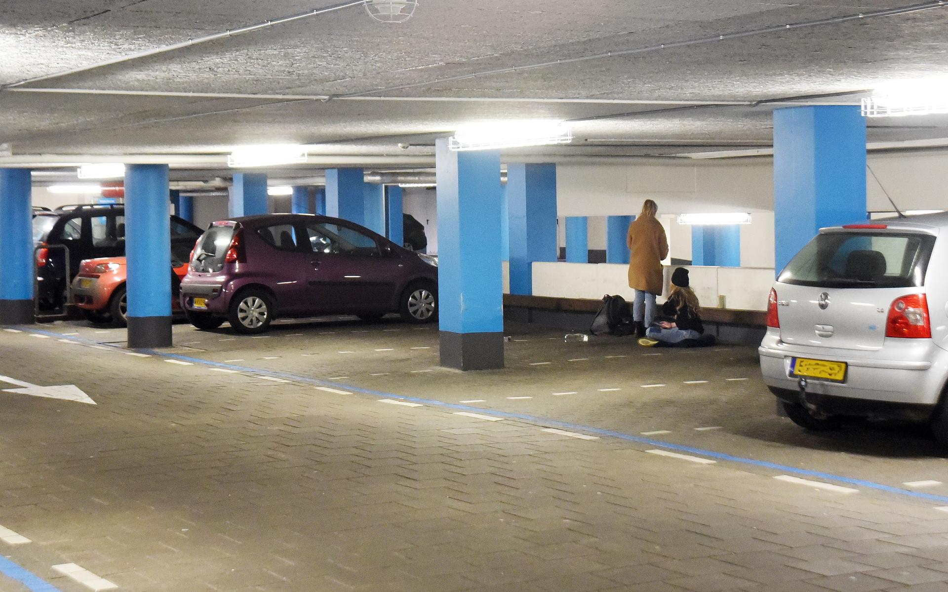 Bewoners Prinsen Hoven verhuizen vanwege overlast hangjeugd: 'Drugshandel, vandalisme, en overal etensresten'.
