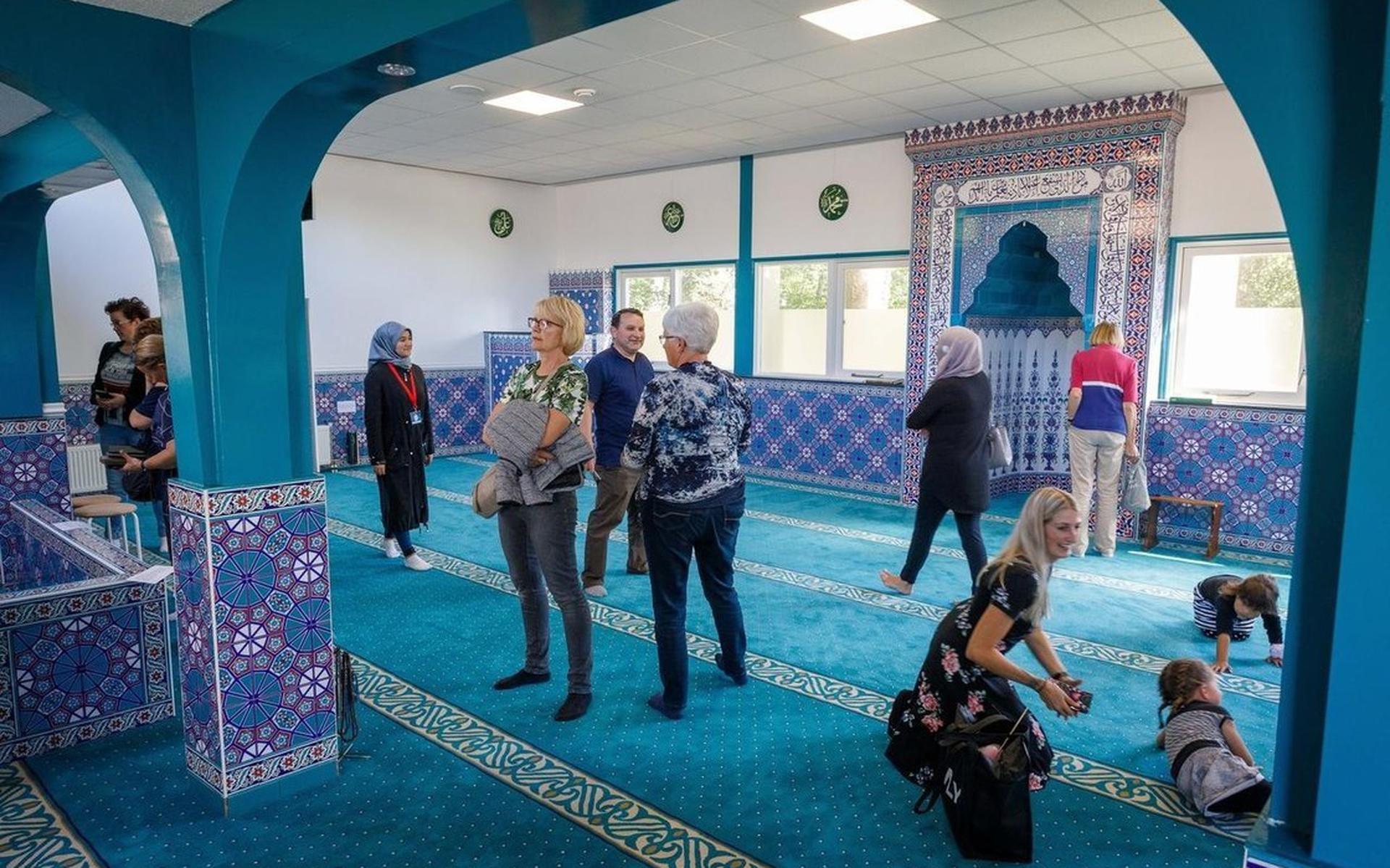Tijdens een eerdere open dag van de Tuba Moskee konden geinteresseerden binnen kijken. Op 7 mei organiseert de moskee een braderie en een open dag.