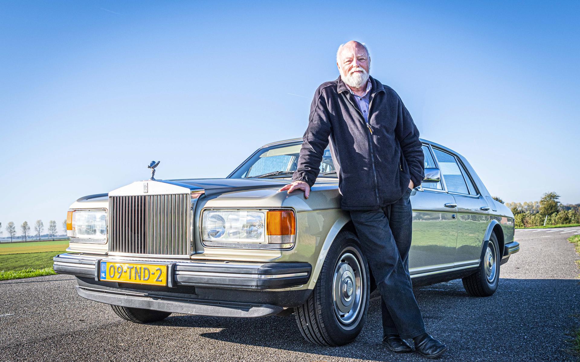 Kuinder Herman Snelder toert al jaren in luxe limousine: 'Het rijdt ongelooflijk rustig in een Rolls