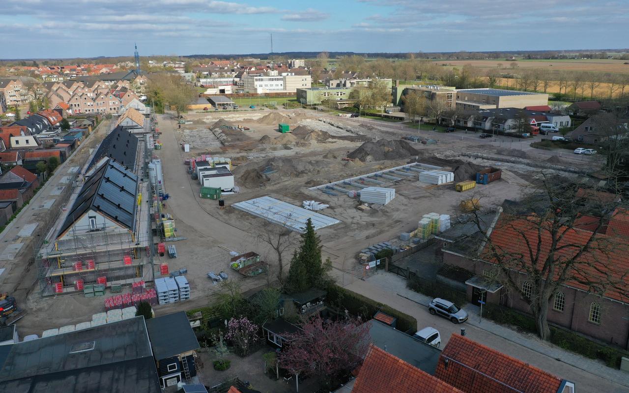 Er wordt volop gebouwd in de Bloemenbuurt in Steenwijk West. Er wordt volop gebouwd in de Bloemenbuurt in Steenwijk West.