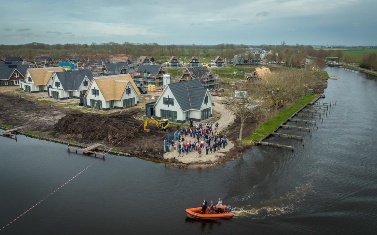 Openingsfeest Waterpartij Rietweelde: de gezamenlijke ontwikkelaars Wilma Wonen & Reinbouw belegden een bijeenkomst op het Rietweelde terrein omdeze mijlpaal te vieren. De eerste woningen zijn inmiddels opgeleverd.