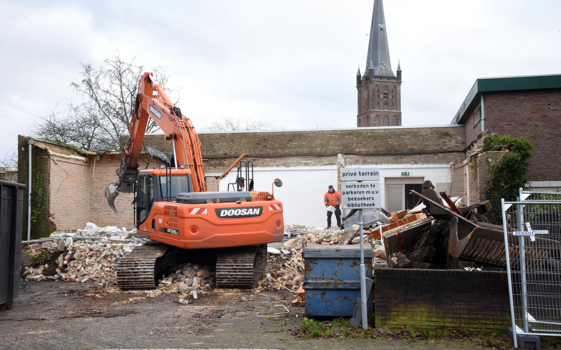 Sloop van voormalige bibliotheek in Steenwijk is begonnen - Steenwijker Courant