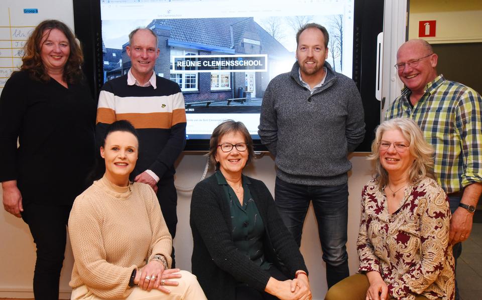 Sint Clemensschool uit Steenwijk geeft eeuwfeest meer kleur met grote reünie: 'Groot hart voor kinde