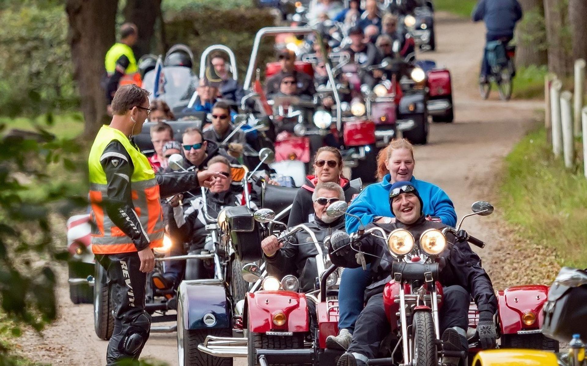 Tijdens een eerdere Steenwiekertoornrun straalt het plezier van de rijders en hun passagiers af.