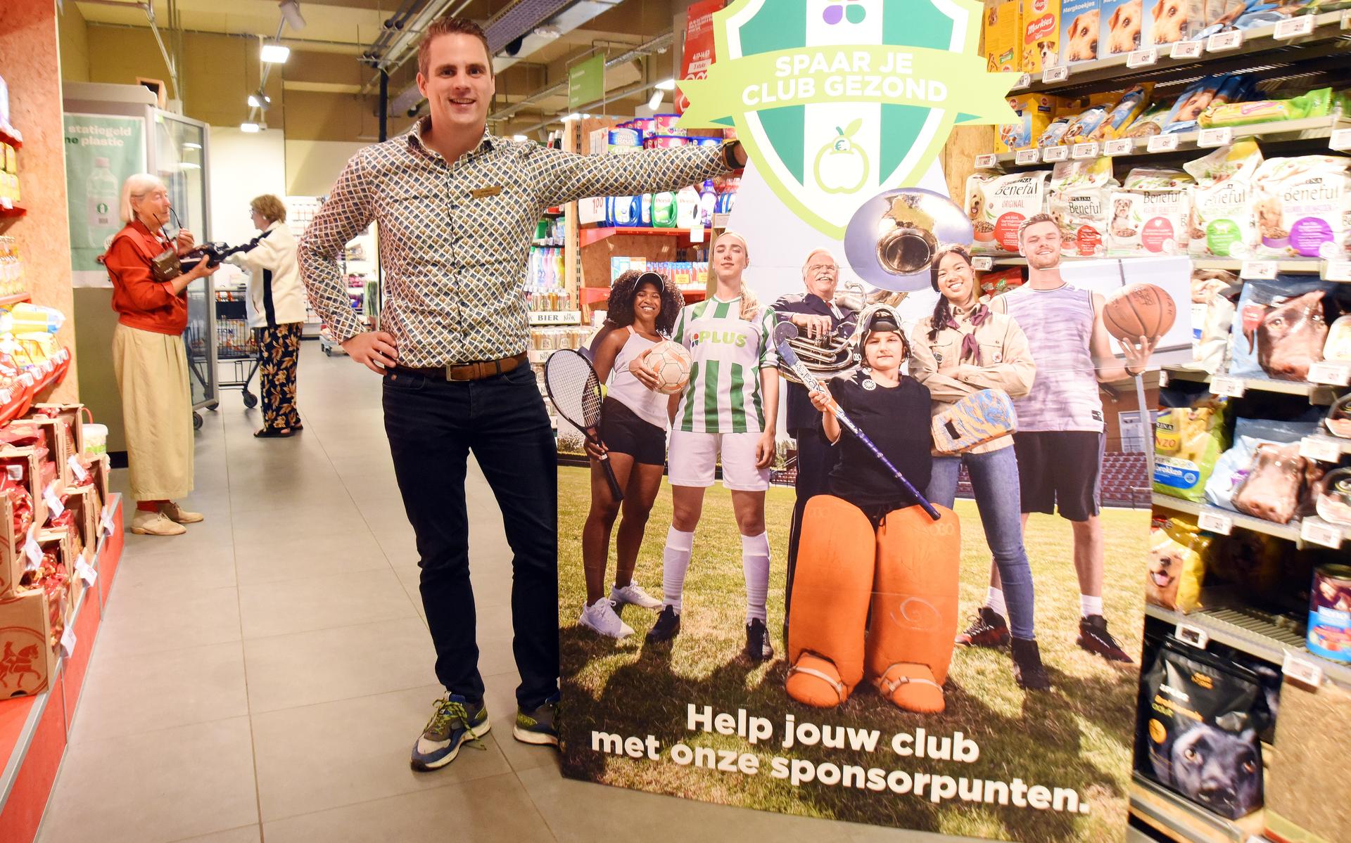 Willem ter Schure van PLUS Giethoorn steunt lokale clubs en verenigingen.