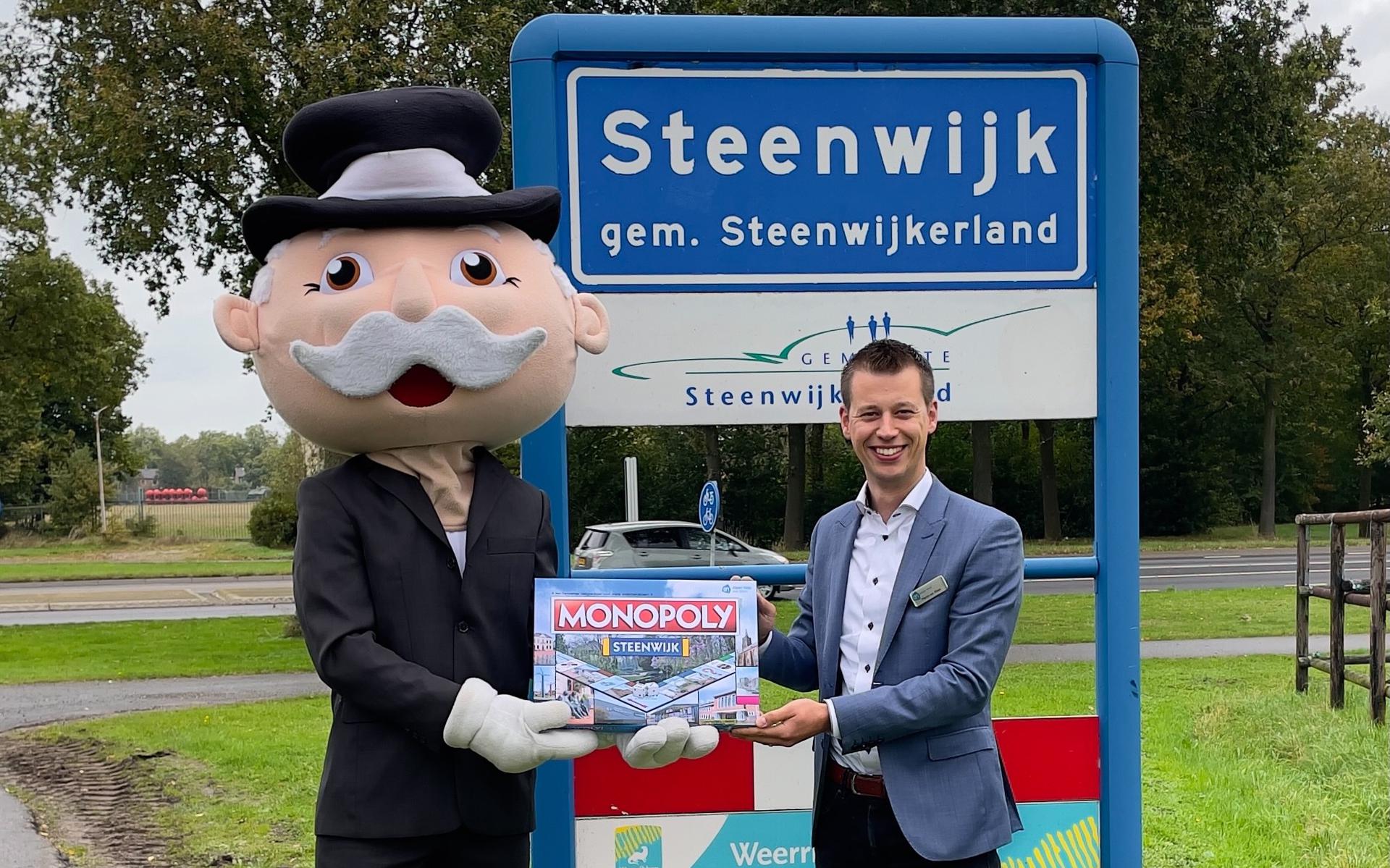 Mr Monopoly en Martin van Etten presenteren het Monopoly Steenwijk!