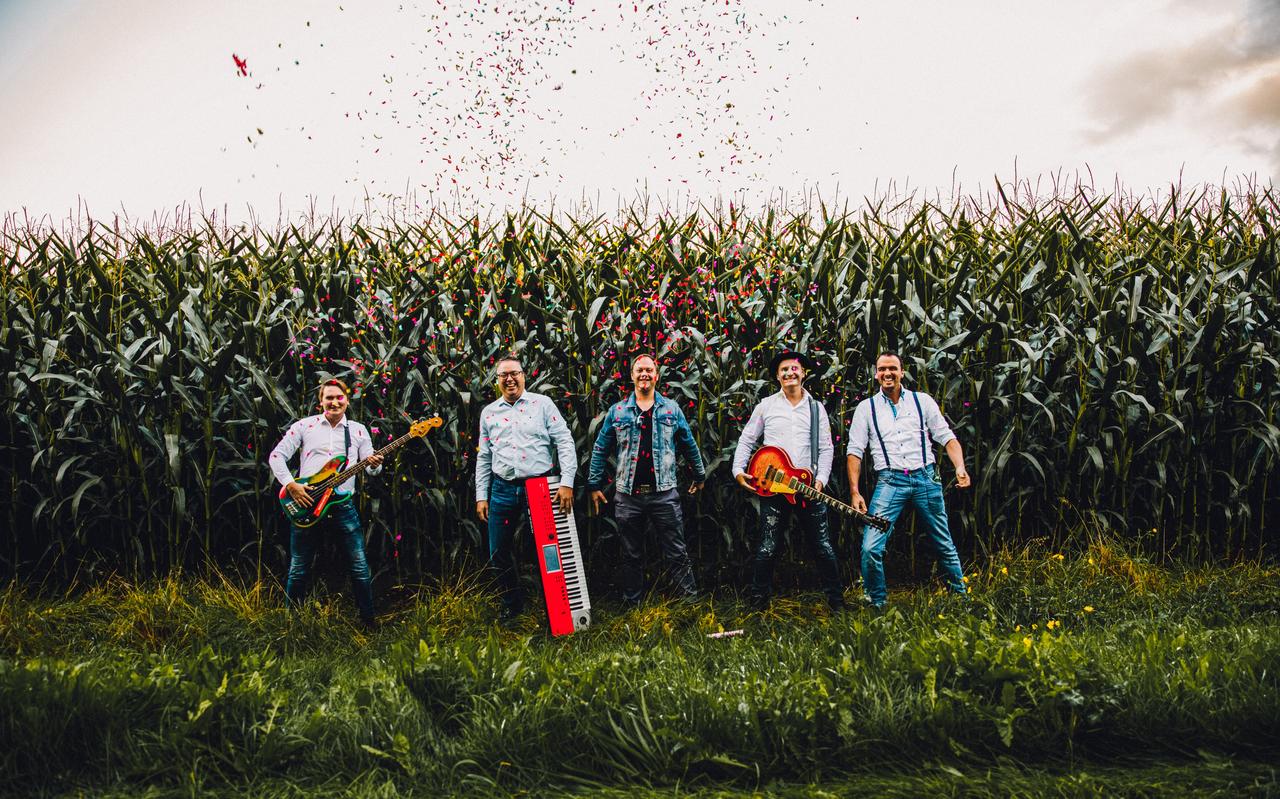 The Famous Dutch Guys. Van links naar rechts: Djurre de Vries, Frank Preilipper, Peter Jager, Gydo Boxum en Sietze Pit The Famous Dutch Guys. Van links naar rechts: Djurre de Vries, Frank Preilipper, Peter Jager, Gydo Boxum en Sietze Pit
