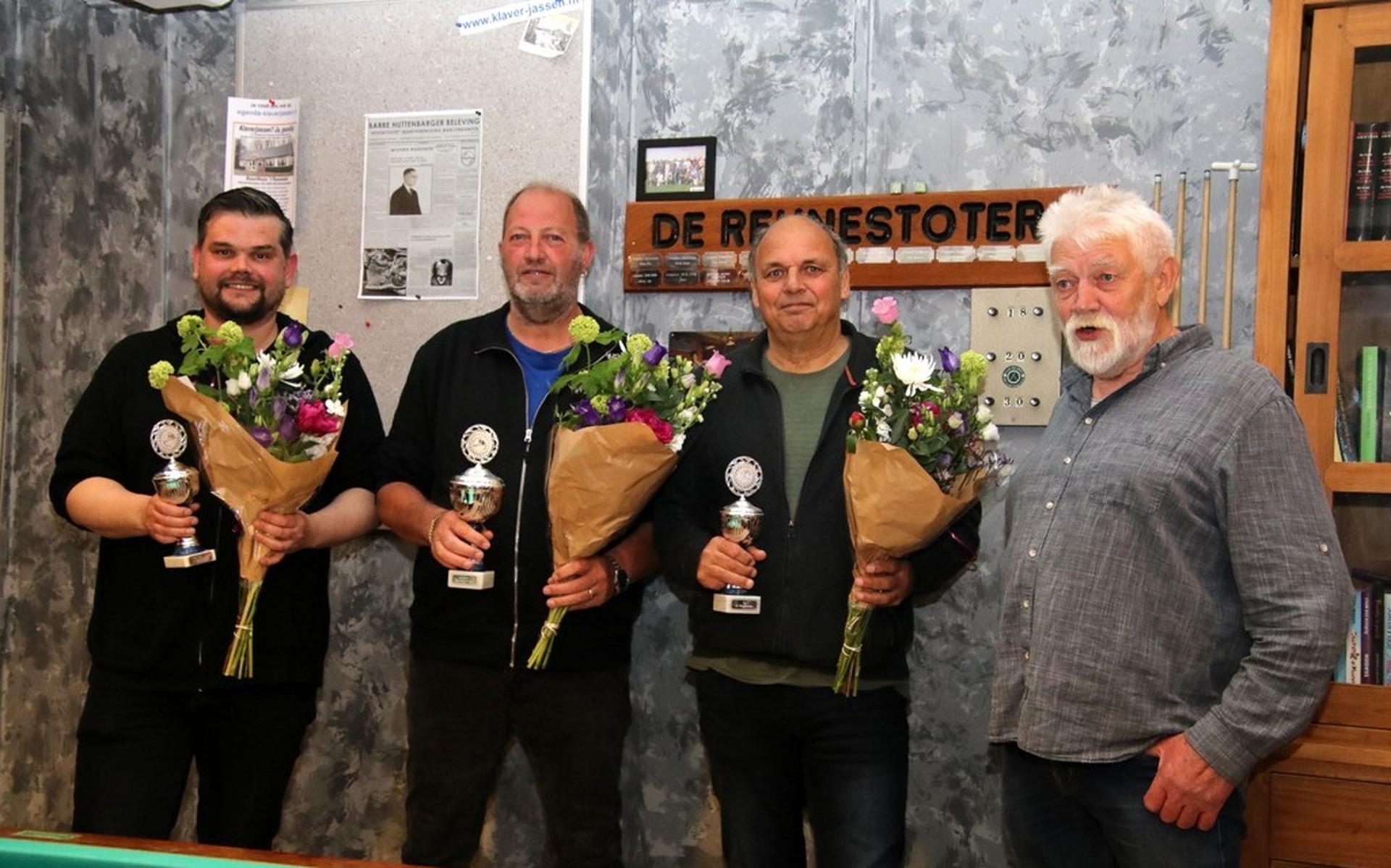 Van links naar rechts: Bas Hammer, kampioen Bert de Lange , Toon Vissers en voorzitter Lambert Dekker.