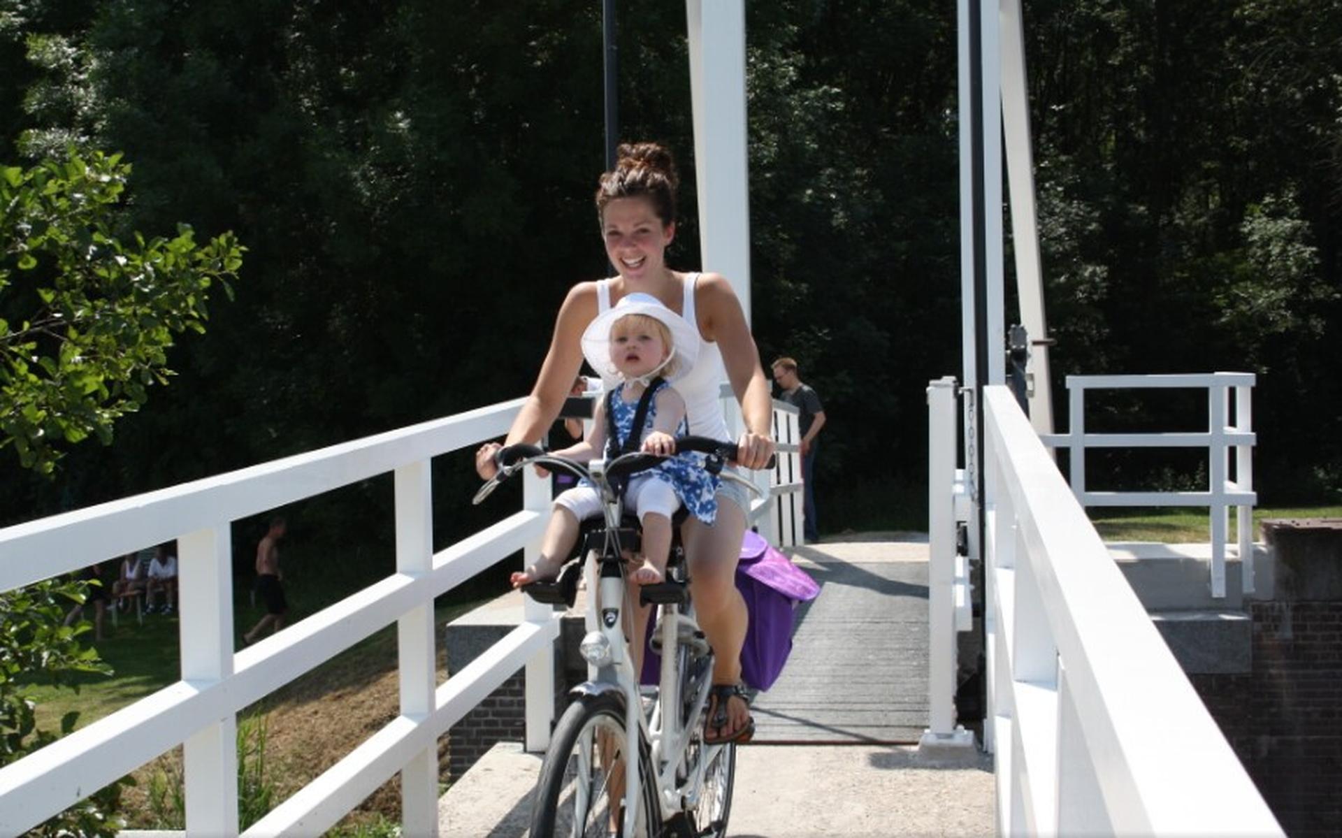 Fietsbrug Driewegsluis bij Oldemarkt blijft beweegbaar - Steenwijker Courant