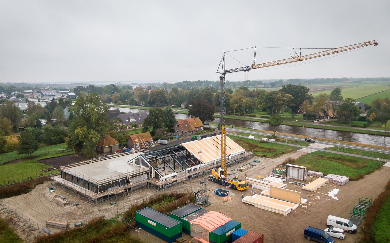 De nieuwe school De Punter in Giethoorn in aanbouw.