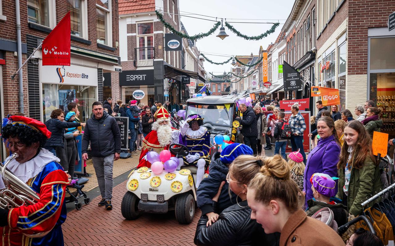 Sinterklaas maakte dit jaar een fraaie rondrit door het centrum van Steenwijk.