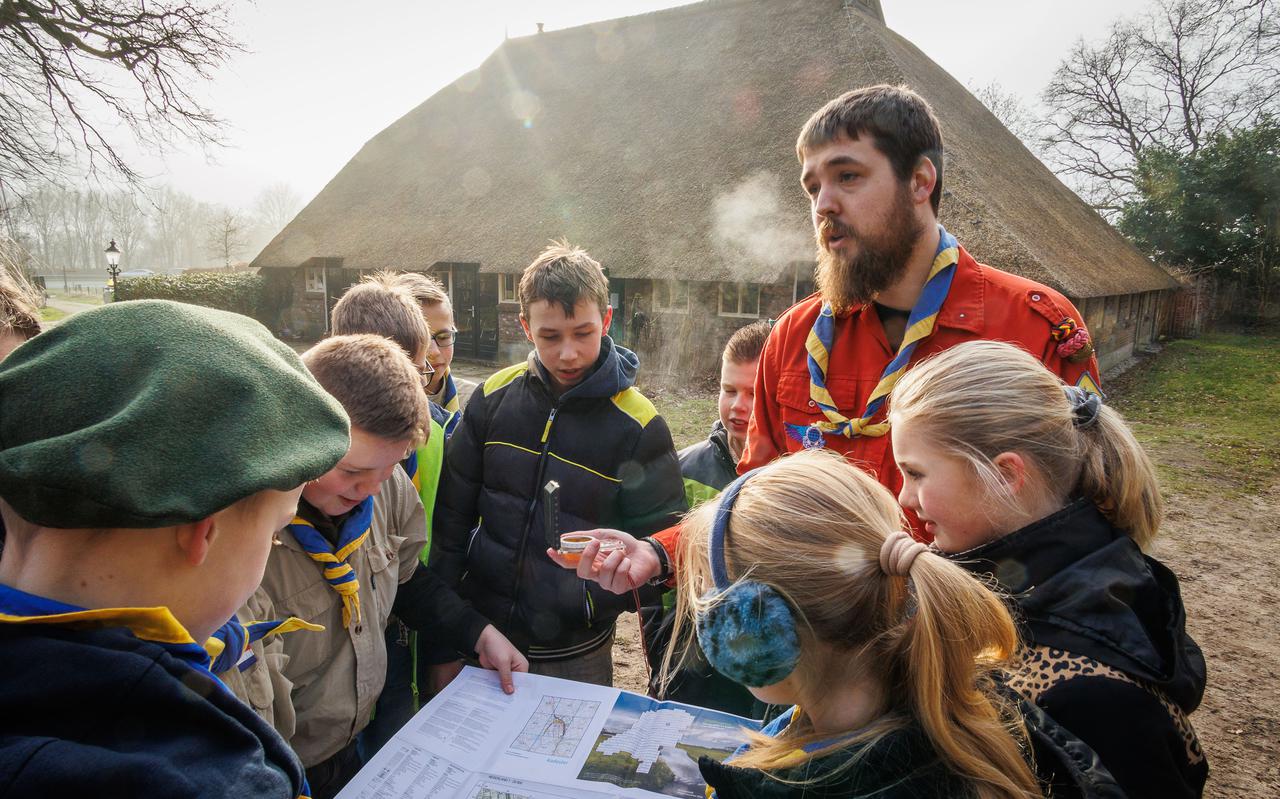 Teun van der Molen geeft iedere zaterdag les aan 30 jonge scouts bij Scouting Johan van den Kornput. In augustus gaat hij richting Zuid-Korea voor de World Scout Jamboree.