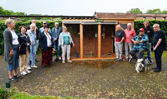 Bewoners Acaciaflat heel blij met de komst van vogeltjes in de binnentuin