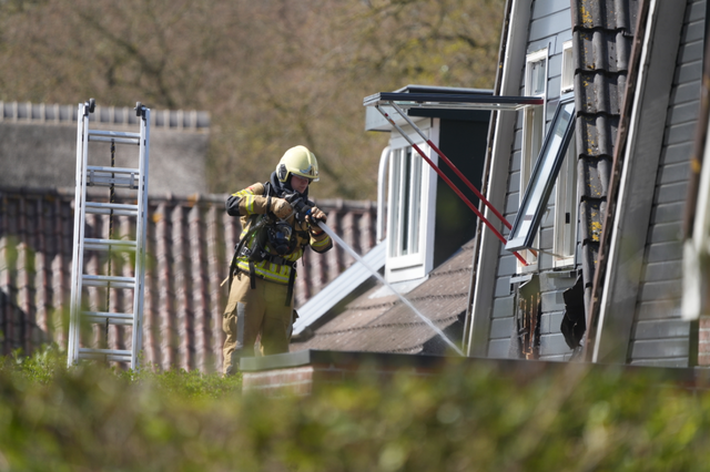 Brandweer in actie bij woningbrand in Willemsoord