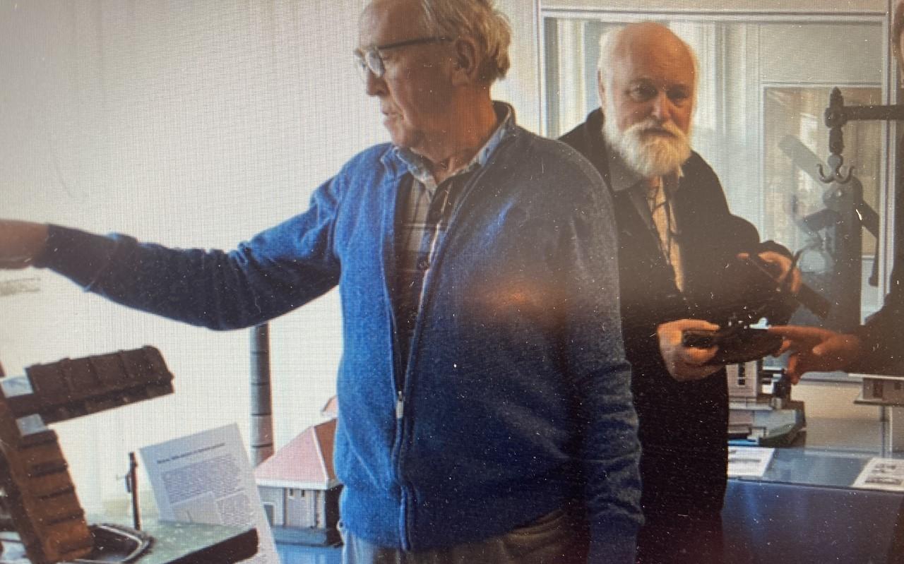 Voorzitter Imke Weemstra en secretaris Herman Snelder van de Historische Vereniging IJsselham. Voorzitter Imke Weemstra en secretaris Herman Snelder van de Historische Vereniging IJsselham.