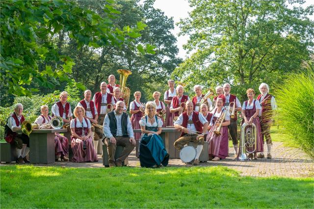 Die Dorfplatz Musikanten geven sprankelend Frühlingconcert