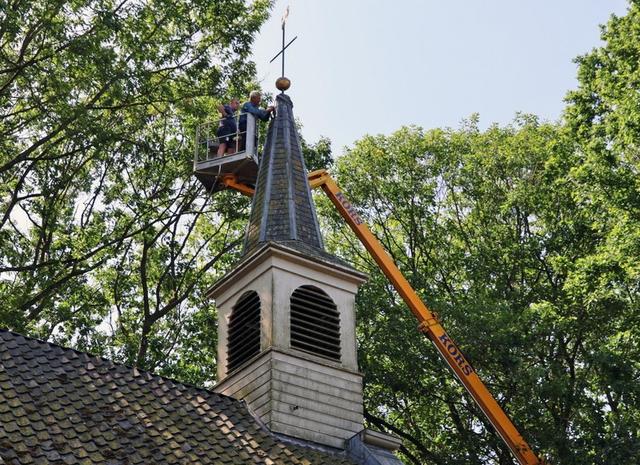 Het torentje van Willemsoord (de trots van het dorp) staat er weer piekfijn bij