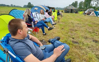 Niet alleen jongeren uit Sint Jansklooster zijn het zat, ook de jongeren in Wanneperveen. Zij voerden afgelopen zomer actie door een camping op te zetten op de plek waar woningbouw beloofd was.