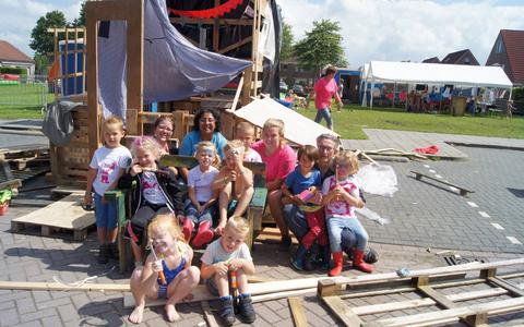 Huttendorp Oldemarkt is ooit begonnen als activiteit voor kinderen die niet op vakantie konden. Het is uitgegroeid tot vier dagen plezier voor alle kinderen.