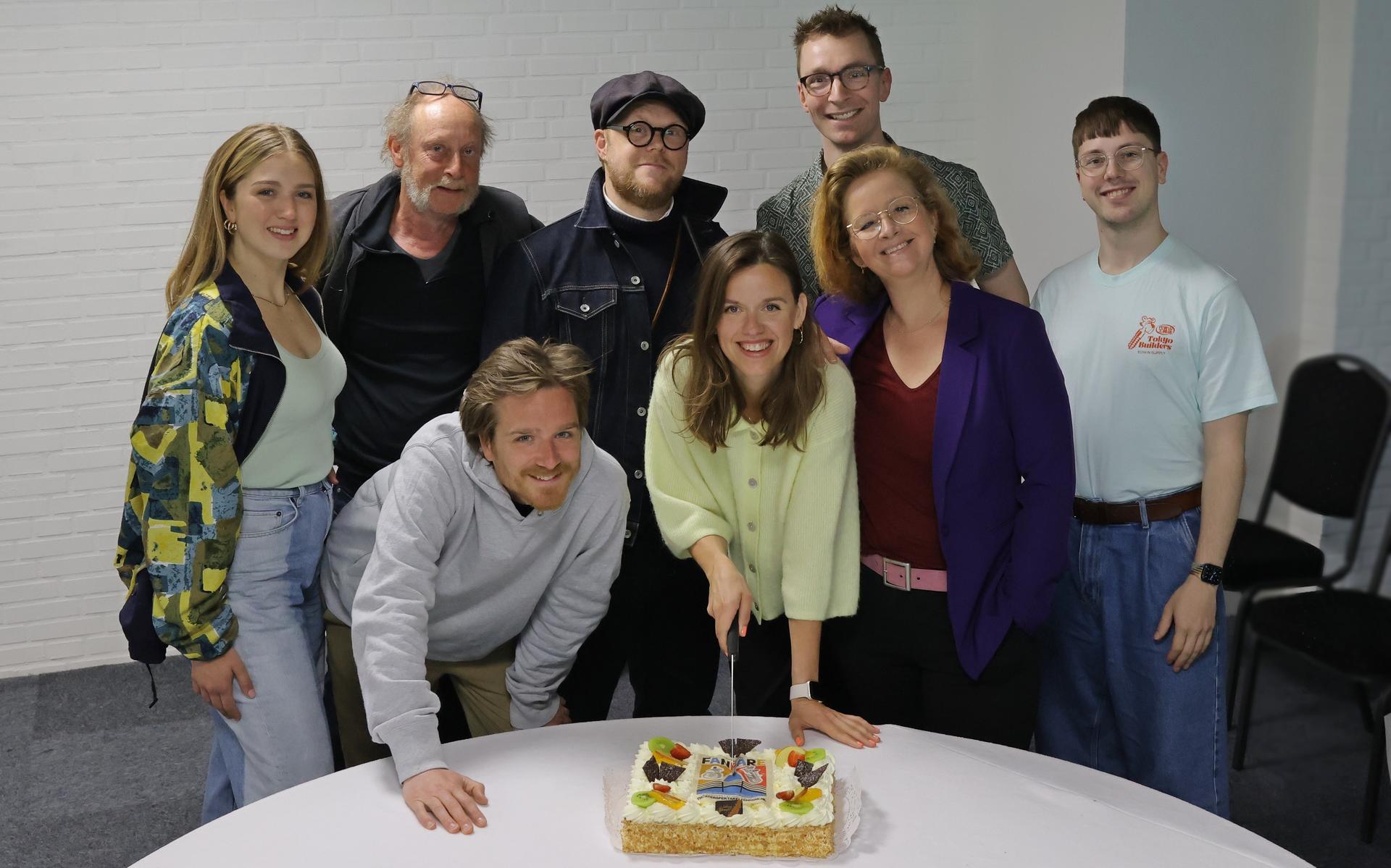 De cast geeft de eerste repetitie er op zitten.