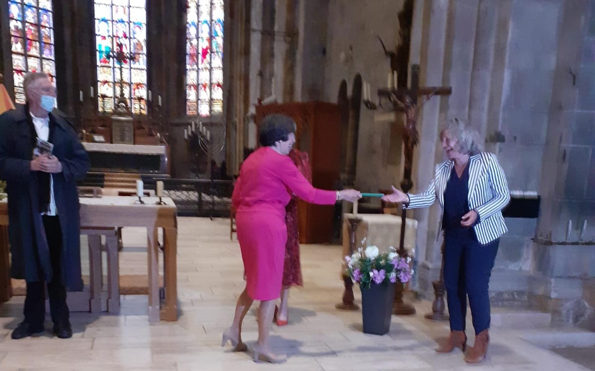 De vernieuwde uitgave van dit Monnikenspoor werd afgelopen zaterdag 5 juni gepresenteerd, geheel in sfeer in de Plechelmus Basiliek te Oldenzaal.