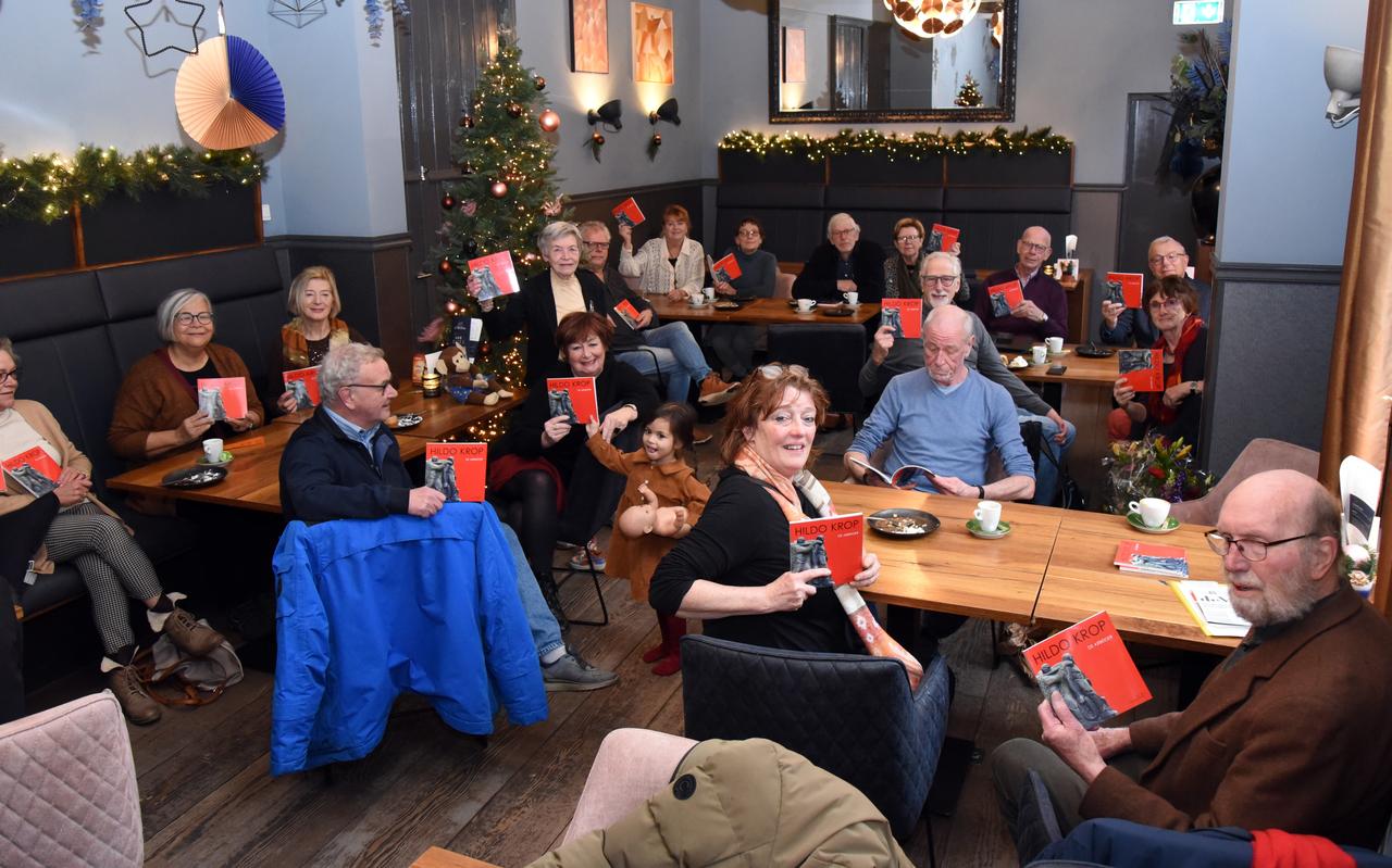 De eerste exemplaren van het boek Hildo Krop 'De Arbeider' werden uitgereikt aan de eigen vrijwilligers. De eerste exemplaren van het boek Hildo Krop 'De Arbeider' werden uitgereikt aan de eigen vrijwilligers.