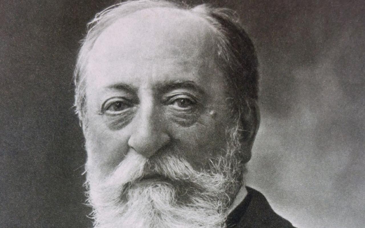 Een foto van 'den beroemden Franschen Componist Camille Saint-Saëns uit Parijs'. Hij was op tournee in Nederland en deed ook Leeuwarden aan. Een foto van 'den beroemden Franschen Componist Camille Saint-Saëns uit Parijs'. Hij was op tournee in Nederland en deed ook Leeuwarden aan.