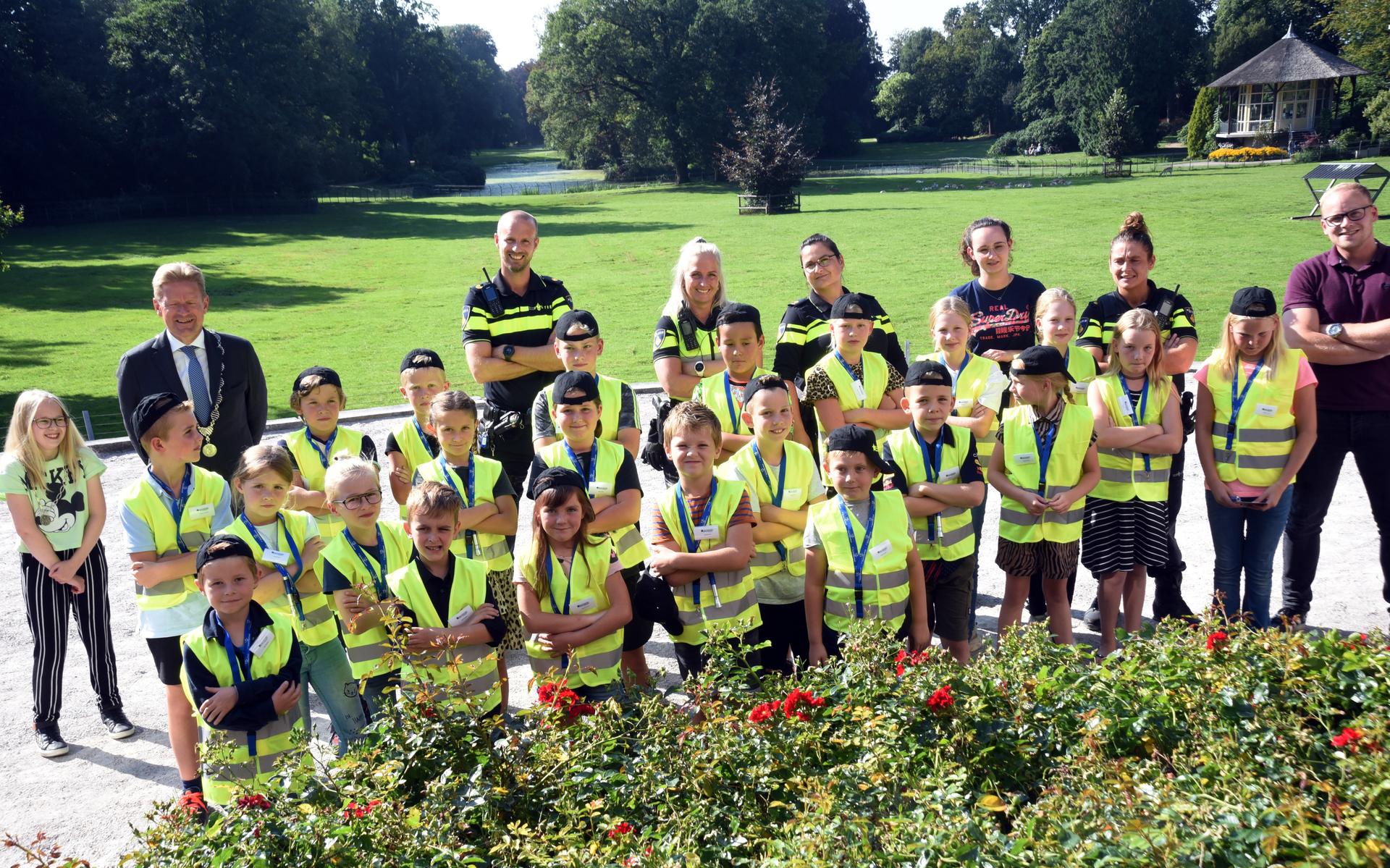 Beëdiging eerste lichting politiekinderen van Steenwijkerland: 'Straks treden jullie op in levensech