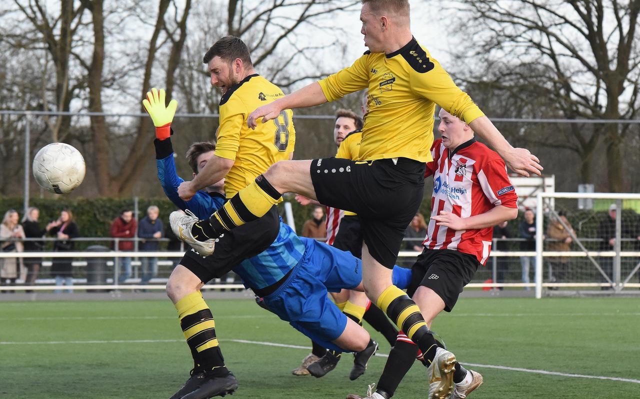 In de recent gespeelde wedstrijd op de Koperberg won Steenwijker Boys met 3-1 van Vv Steenwijk.