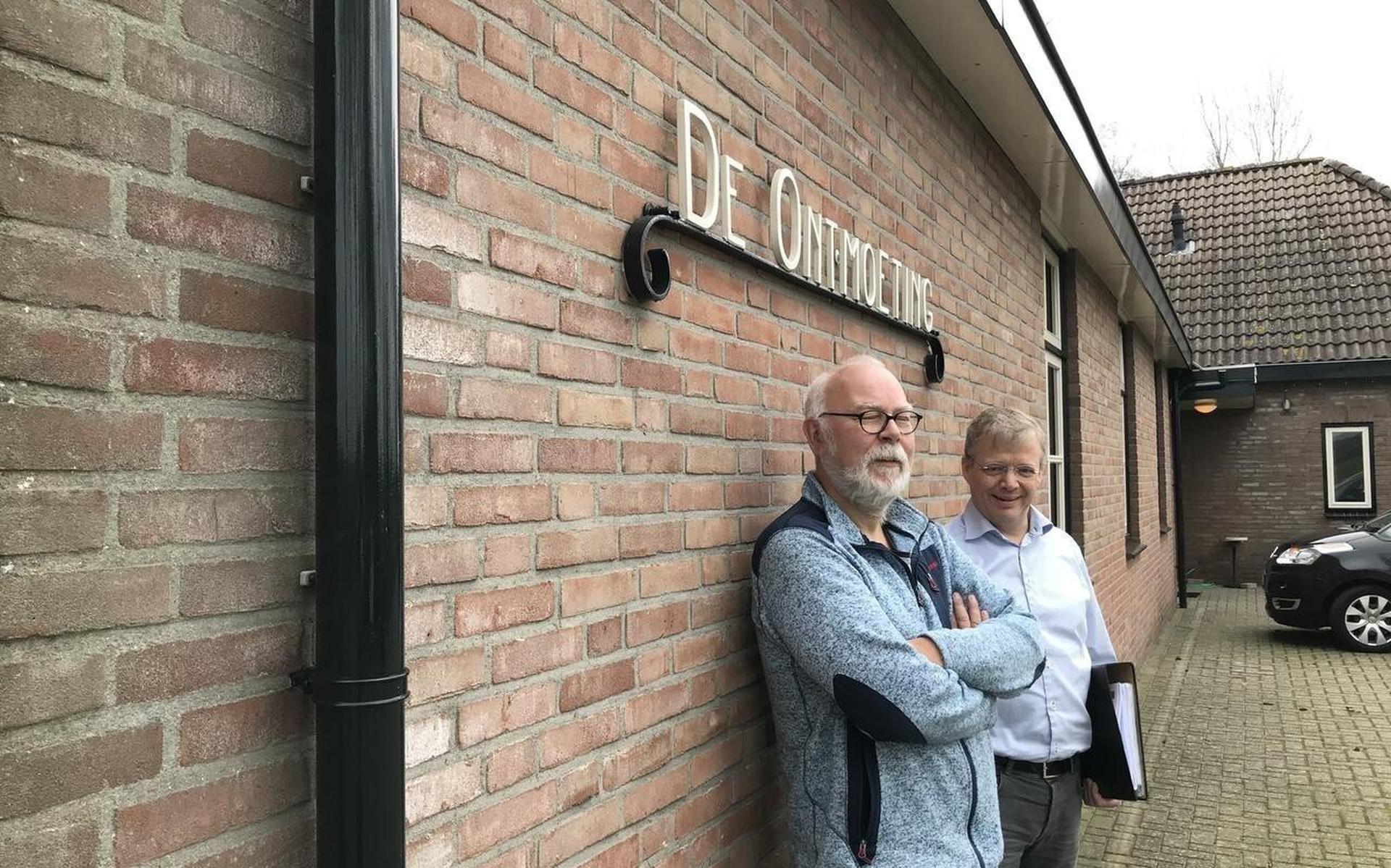 Bert Tissingh, woordvoerder van de commissie Ontmoeting 2.0 en Jan Willem Reilink van Dorpsbelang Eesveen bij de Ontmoeting. Ze zijn er van overtuigd dat er snel begonnen kan worden met de uitvoering van de klaarliggende plannen. 