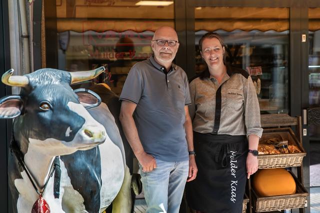 Dochter Rianne neemt Mulder Kaas over van haar zieke vader Roel: ‘Het was een hele stap’