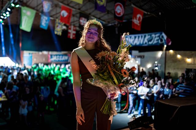 Ontwerp Expo zet toon voor nieuw corsoseizoen in Vollenhove. Sam is gekroond tot Dahliakoningin