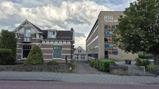 Steenwijkerland wil oud pand langs spoor opkopen. 'Een gouden kans, die maar één keer langskomt'