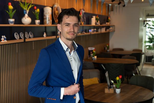 Dylan (22) uit Steenwijk is de nieuwe eigenaar van restaurant Old Blue in Giethoorn. ‘We gaan voor e